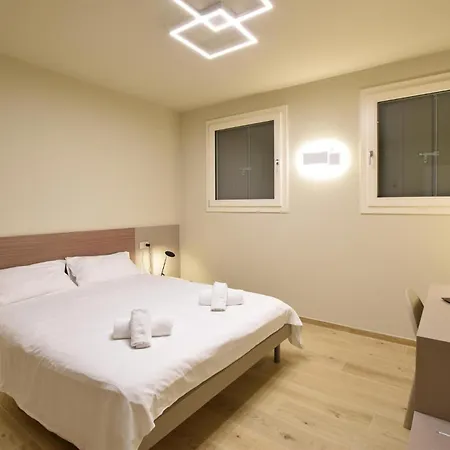 2 Bedroom Gorgeous In דירה *